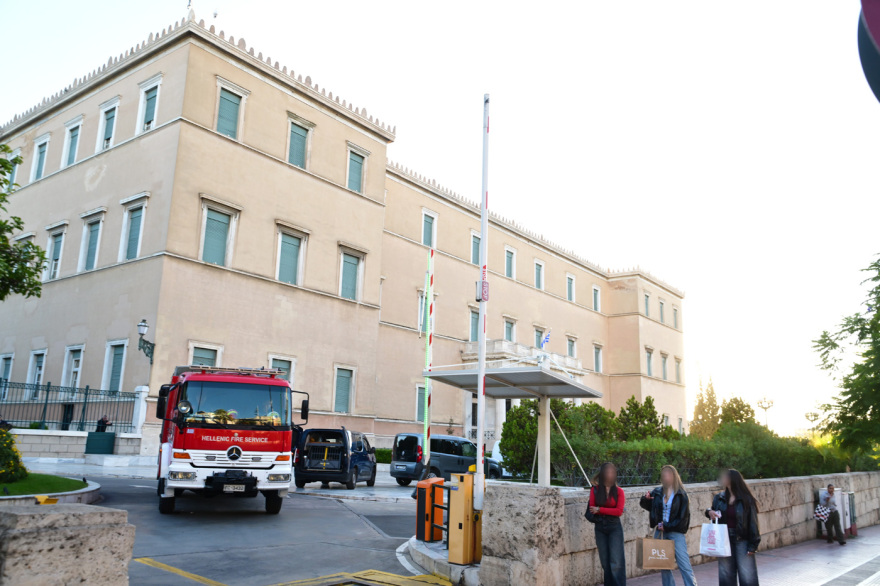 Λήξη συναγερμού στη Βουλή μετά το τηλεφώνημα για βόμβα