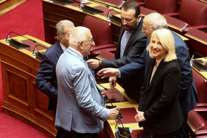 Μήνυμα Ιερώνυμου στη Βουλή: Υπομονή στην αντιμετώπιση των δυσκολιών της μεταξύ μας συνεννοήσεως