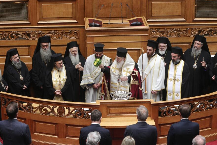 Μήνυμα Ιερώνυμου στη Βουλή: Υπομονή στην αντιμετώπιση των δυσκολιών της μεταξύ μας συνεννοήσεως