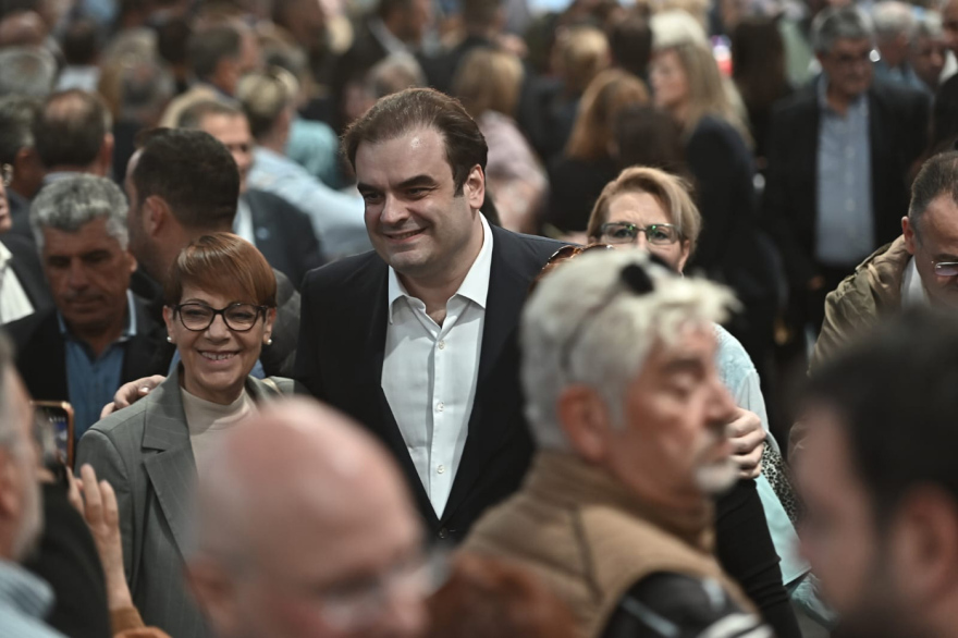 Tο παρασκήνιο των γενεθλίων της ΝΔ: Το 4Χ4 του Μητσοτάκη, το νεοδημοκρατικό ρετρό συσπείρωσης και οι αναφορές στους «πρώην»
