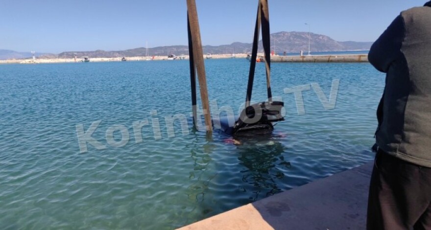 Αυτοκίνητο έπεσε στη θάλασσα στο Βραχάτι, πρόλαβαν να βγουν οι επιβάτες, δείτε βίντεο και φωτογραφίες