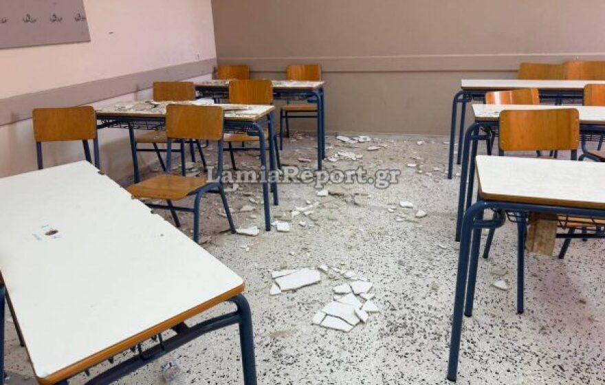 Σοβάδες έπεσαν πάνω σε μαθητές την ώρα του μαθήματος σε Λύκειο της Λαμίας, τέσσερα παιδιά στο νοσοκομείο