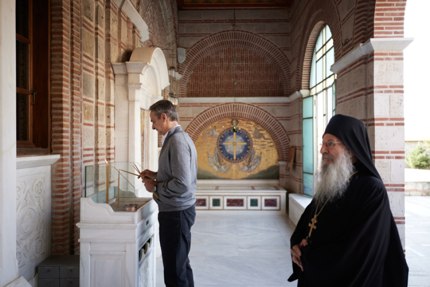 Στην Ιερά Μονή Ευαγγελισμού στην Ορμύλια Χαλκιδικής ο Μητσοτάκης, δείτε εικόνες και βίντεο
