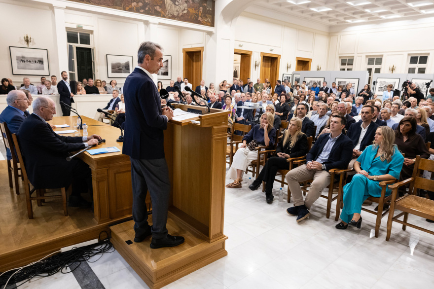 Σε εκδήλωση στα Χανιά για τον Μίνωα Ζομπανάκη ο Κυριάκος Μητσοτάκης: «Είχε το θάρρος να αποκαλέσει τη δανειακή εξάπλωση