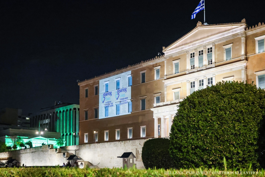 Η Βουλή των Ελλήνων φωταγωγήθηκε για την Παγκόσμια Ημέρα Δωρεάς Οργάνων και Ιστών