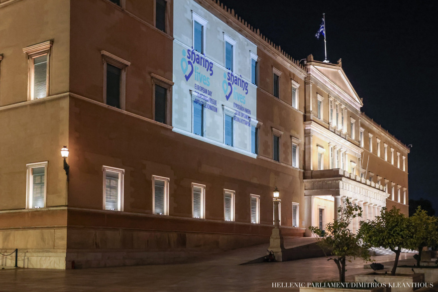 Η Βουλή των Ελλήνων φωταγωγήθηκε για την Παγκόσμια Ημέρα Δωρεάς Οργάνων και Ιστών
