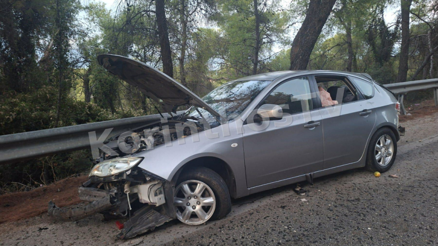 Τροχαίο με δύο τραυματίες στην Ισθμού - Επιδαύρου, αυτοκίνητο κατέληξε στις προστατευτικές μπάρες
