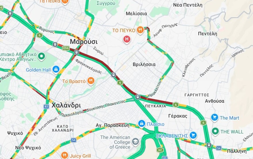 Σύγκρουση μοτοσικλέτας με ΙΧ στην Αττική Οδό στο ύψος του Αμαρουσίου, ένας σοβαρά τραυματίας