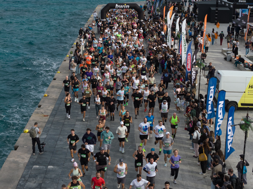 Όλα όσα ζήσαμε στο επετειακό Spetses Mini Marathon
