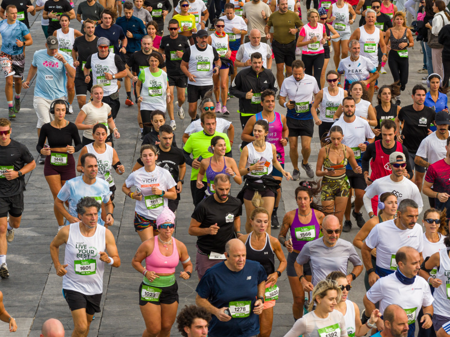 Όλα όσα ζήσαμε στο επετειακό Spetses Mini Marathon
