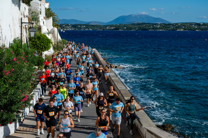 Όλα όσα ζήσαμε στο επετειακό Spetses Mini Marathon
