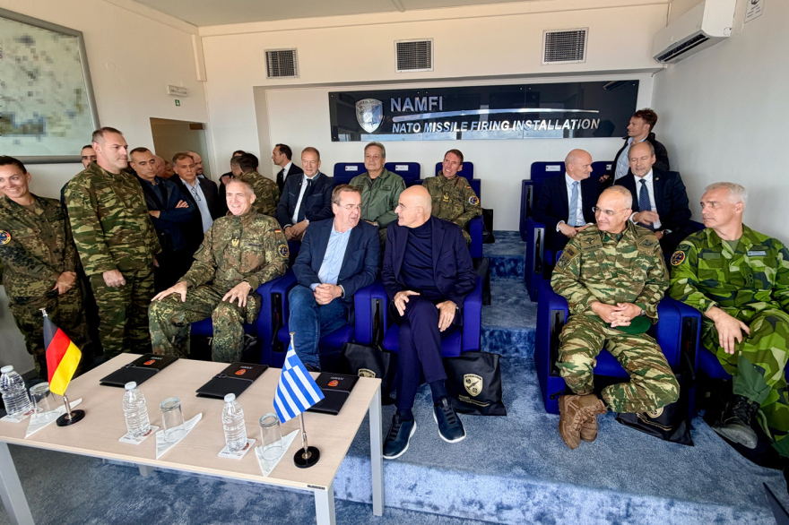 Στο Πεδίο Βολής Κρήτης Δένδιας και Πιστόριους: Κοινό πεδίο στην ευρωπαϊκή άμυνα, δείτε βίντεο και φωτογραφίες
