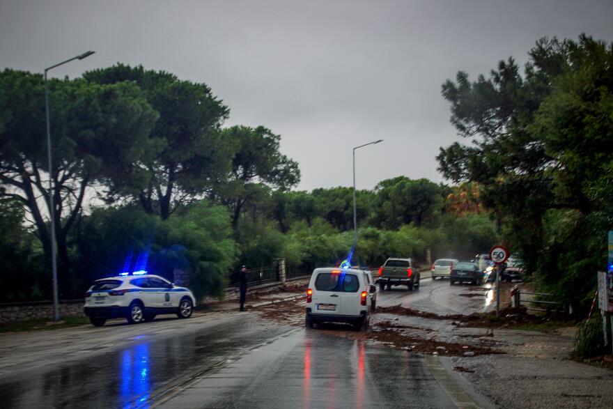 Σε κατάσταση έκτακτης ανάγκης η Ρόδος λόγω της κακοκαιρίας: Η κατάσταση είναι ιδιαίτερα σοβαρή, λέει ο δήμαρχος