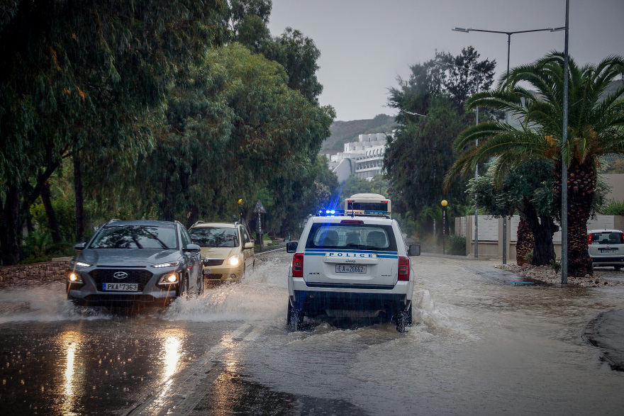 Η Ρόδος μετρά τις πληγές της από την κακοκαιρία, έλεγχοι σε όλα τα σχολεία πριν επιστρέψουν οι μαθητές
