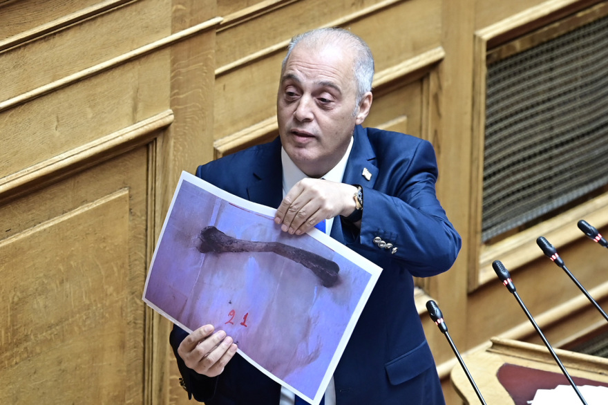 Πλακιάς: Έκπληκτος είδα τον Βελόπουλο να δείχνει φωτογραφίες οστών ζώων στη Βουλή υποστηρίζοντας ότι είναι από θύματα στα Τέμπη
