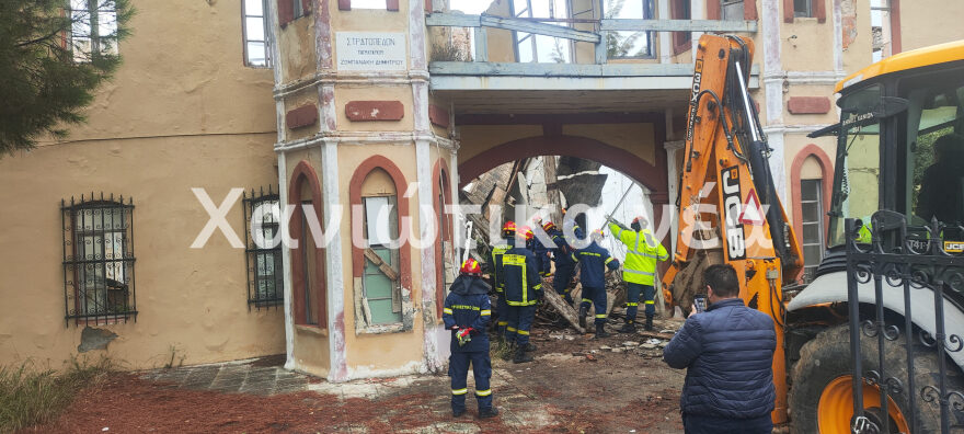 Κατέρρευσε τμήμα κτηρίου στους παλιούς Ιταλικούς Στρατώνες στα Χανιά, έρευνες για εγκλωβισμένους