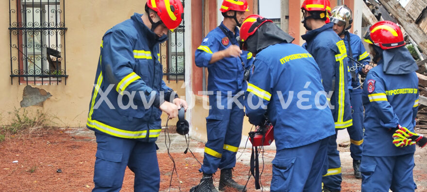 Κατέρρευσε τμήμα κτηρίου στους παλιούς Ιταλικούς Στρατώνες στα Χανιά, έρευνες για εγκλωβισμένους