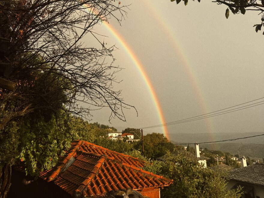 Η Κλέλια Ανδριολάτου κάνει κατακόρυφο στη φύση, δείτε φωτογραφία