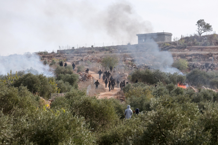 Ισραηλινοί έποικοι ξυλοκόπησαν φωτογράφο της Washington Post και έκαψαν ελιές Παλαιστινίων
