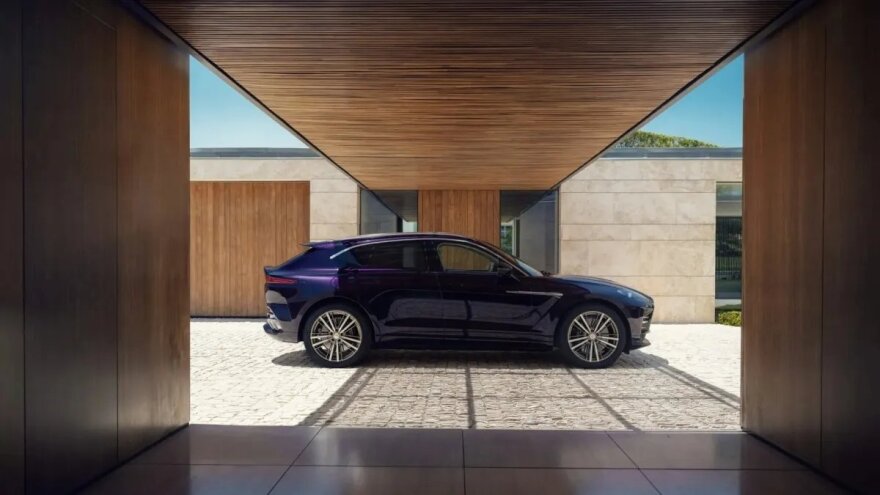 Η Aston Martin εμπλουτίζει τη γκάμα της DBX
