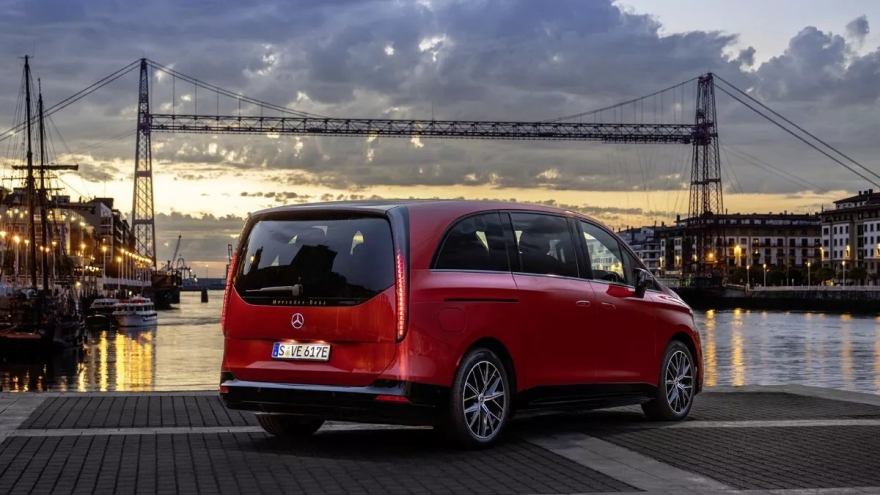 Έρχεται plug-in υβριδική Mercedes-Benz VLE