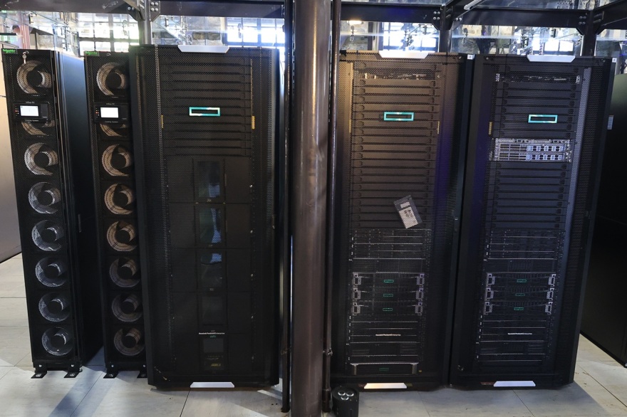  Ο Μητσοτάκης πάτησε το κουμπί για τον υπερυπολογιστή Δαίδαλο: Έχουμε υποδομές για να είμαστε πρωταγωνιστές στην Τεχνητή Νοημοσύνη