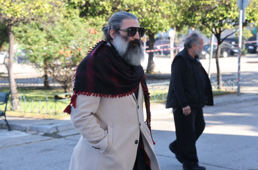 Οικογένεια και φίλοι αποχαιρετούν την Μπέτυ Βαλάση, συγκινημένος ο γιος της στο τελευταίο αντίο