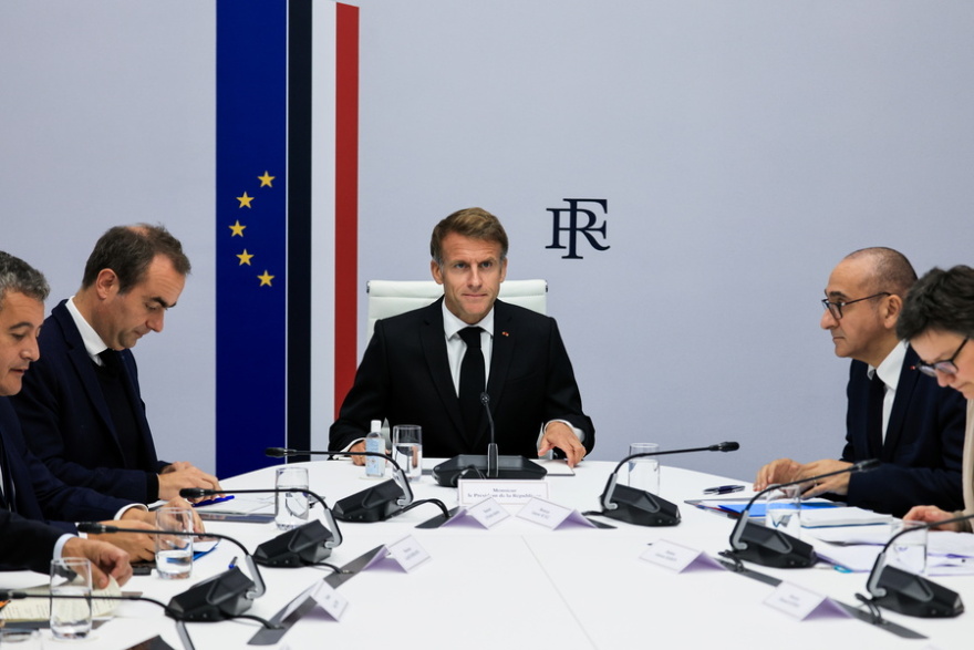 Ξηλωμένες βιτρίνες, καμένα αυτοκίνητα και δρόμοι γεμάτοι συντρίμμια: Η επόμενη μέρα στο Παρίσι - «Αισθανόμαστε ότι δεν έχει τελειώσει»
