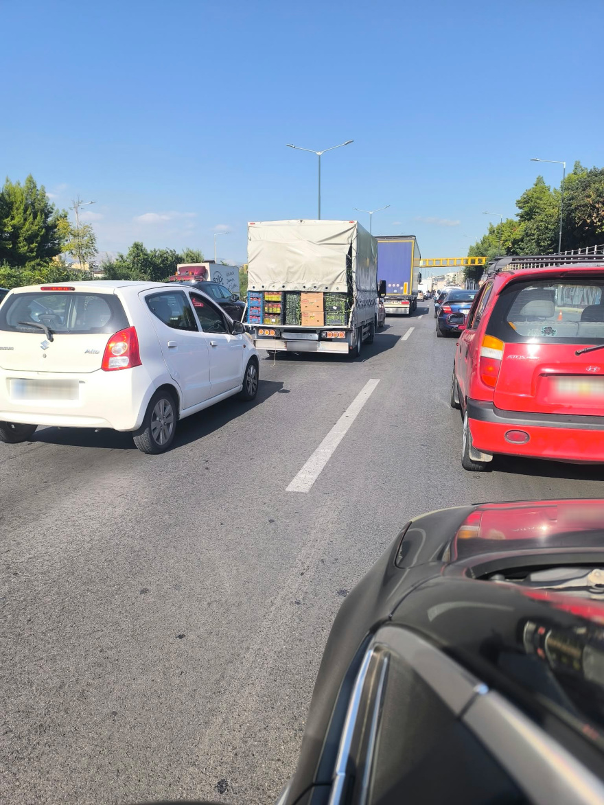 Τροχαίο με πέντε αυτοκίνητα στον Κηφισό, κυκλοφοριακά προβλήματα στο ρεύμα προς Λαμία