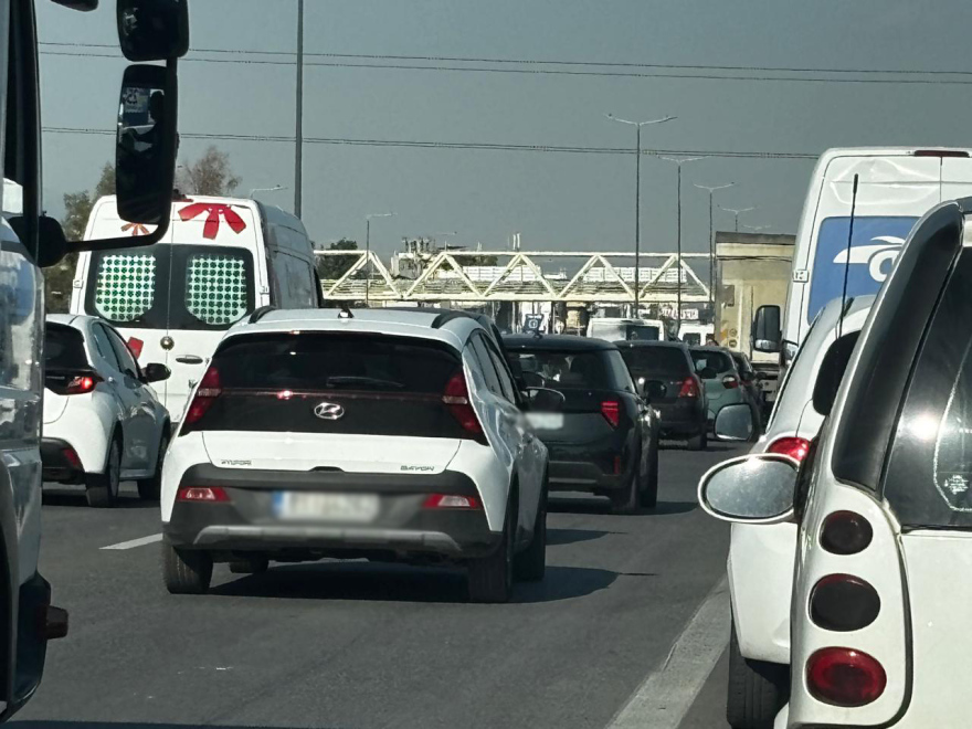 Τροχαίο με πέντε αυτοκίνητα στον Κηφισό, κυκλοφοριακά προβλήματα στο ρεύμα προς Λαμία