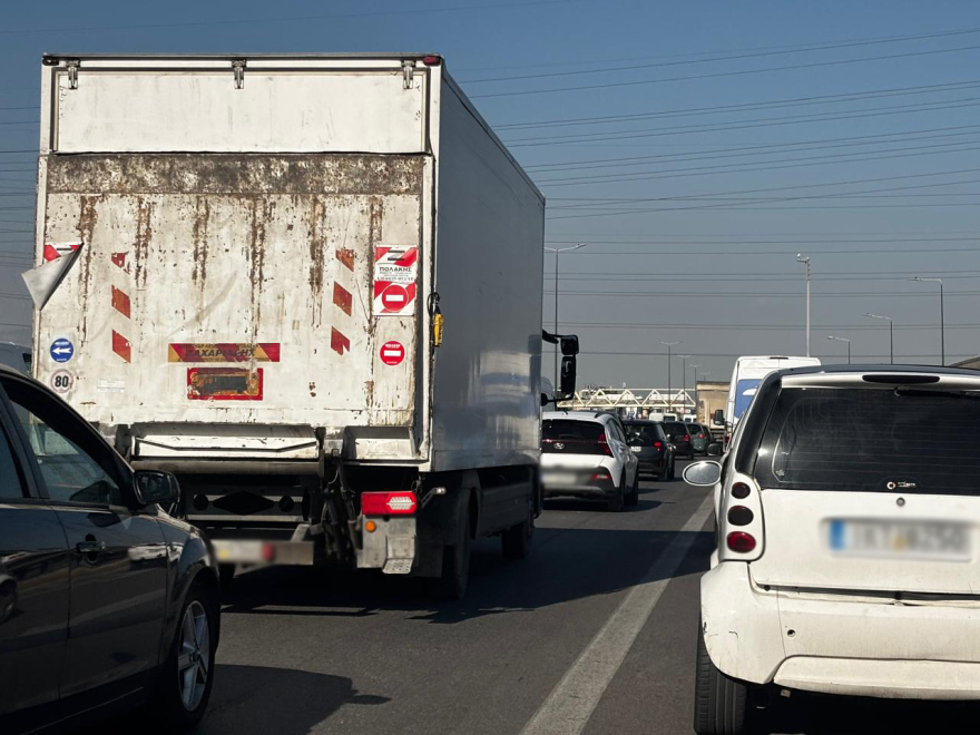 Τροχαίο με πέντε αυτοκίνητα στον Κηφισό, κυκλοφοριακά προβλήματα στο ρεύμα προς Λαμία