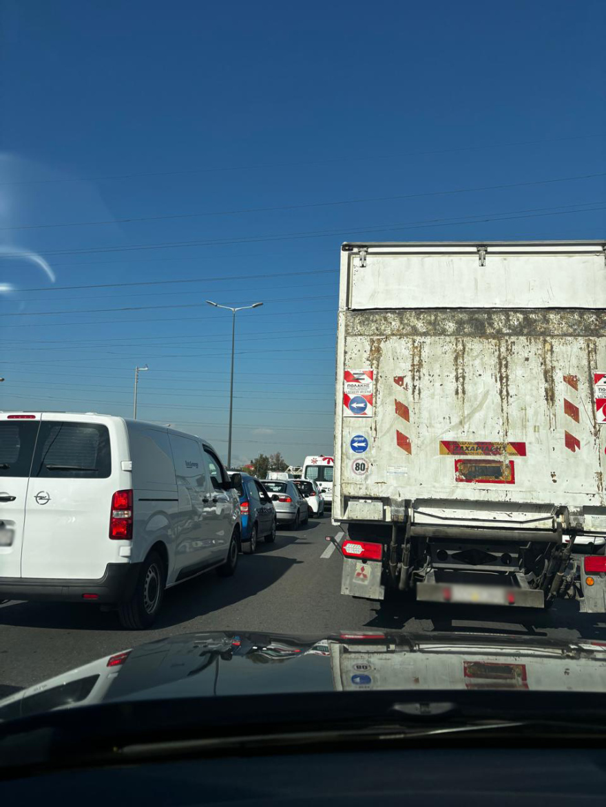 Τροχαίο με πέντε αυτοκίνητα στον Κηφισό, κυκλοφοριακά προβλήματα στο ρεύμα προς Λαμία