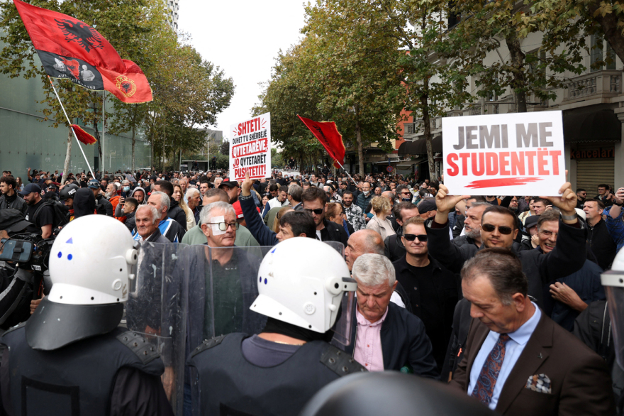 Πόλωση χωρίς τέλος στην Αλβανία, ο Ράμα ζητά να «αδειάσει» η Βουλή από 20 βουλευτές της αντιπολίτευσης
