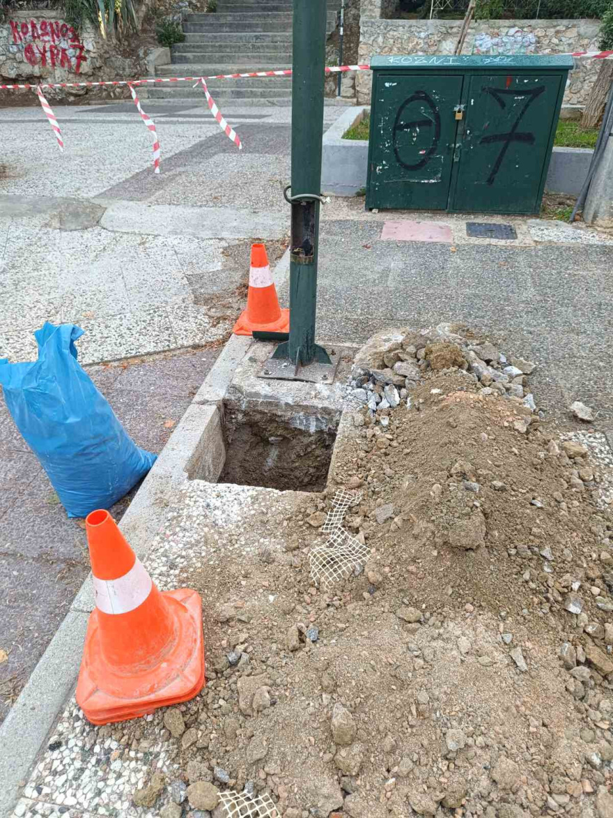 Εκκενώθηκε προληπτικά σχολικό συγκρότημα στον Κολωνό, χτυπήθηκε αγωγός αερίου σε σημείο όπου γίνονταν έργα - Δείτε βίντεο  