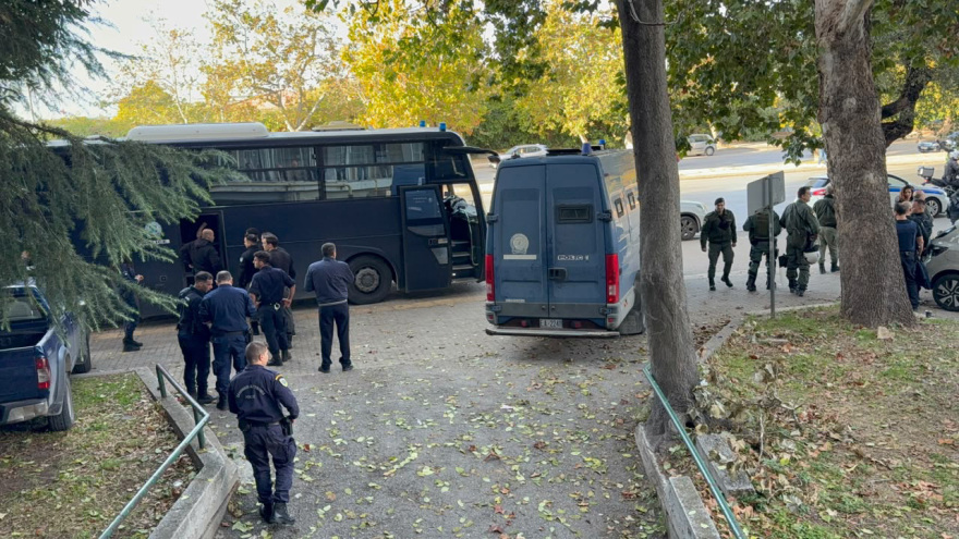 Έφτασαν στο Εφετείο οι 12 κατηγορούμενοι για τη δολοφονία Καμπανού - «Δικαίωση για τον Άλκη» ζήτησε η μητέρα του