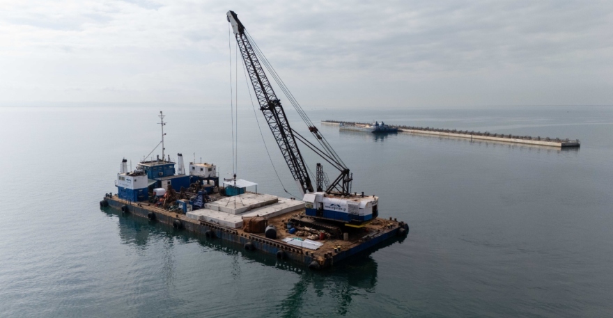 Συνεχίζονται τα έργα για την επέκταση της 6ης προβλήτας στο λιμάνι της Θεσσαλονίκης εκεί όπου βρέθηκαν τα πυρομαχικά
