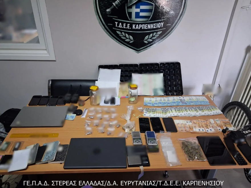 Ξηλώθηκε κύκλωμα διακίνησης ναρκωτικών με δράση ακόμη και σε σχολεία, 10 συλλήψεις σε Καρπενήσι, Λαμία και Λιβαδειά
