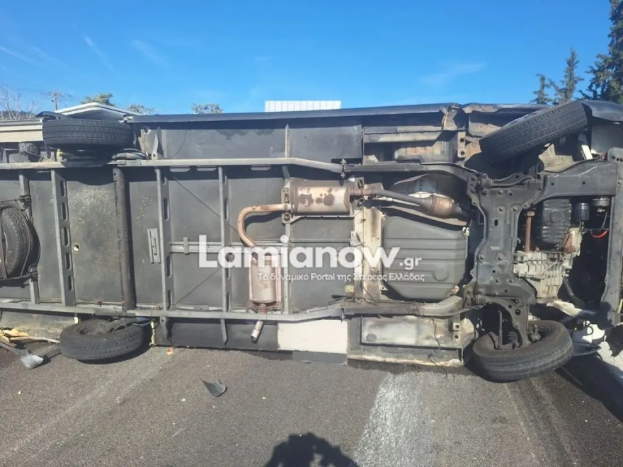 Φθιώτιδα: Τροχόσπιτο με οικογένεια και μικρό παιδί ανατράπηκε στην Αθηνών-Λαμίας, δείτε φωτογραφίες