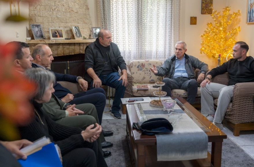 Νέα προσπάθεια ταυτοποίησης αγνοούμενου της ΕΛΔΥΚ από την τουρκική εισβολή, ο Δαβάκης επισκέφθηκε την οικογένειά του