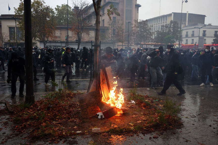 Γαλλία: Επεισόδια σε δέκα πόλεις, οδοφράγματα και φωτιές στη Μασσαλία, δακρυγόνα και αύρες στο Παρίσι, 500 συλλήψεις - Πλαστικές σφαίρες από την Αστυνομία στα Τίρανα 9 franceprotest56-_5_