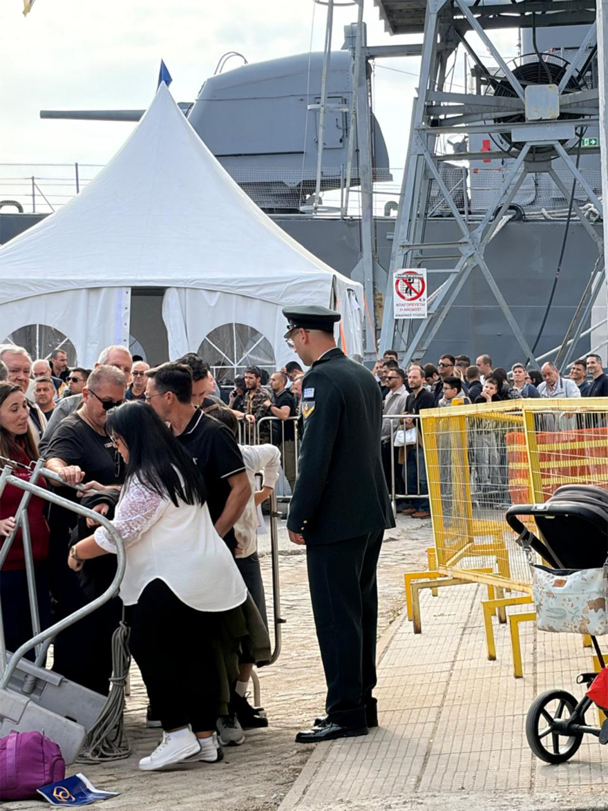 Μεγάλες ουρές στο λιμάνι της Θεσσαλονίκης για μια βόλτα στην υπερσύγχρονη φρεγάτα «Κίμων», 2 Μεγάλες ουρές στο λιμάνι της Θεσσαλονίκης για μια βόλτα στην υπερσύγχρονη φρεγάτα «Κίμων», δείτε βίντεο