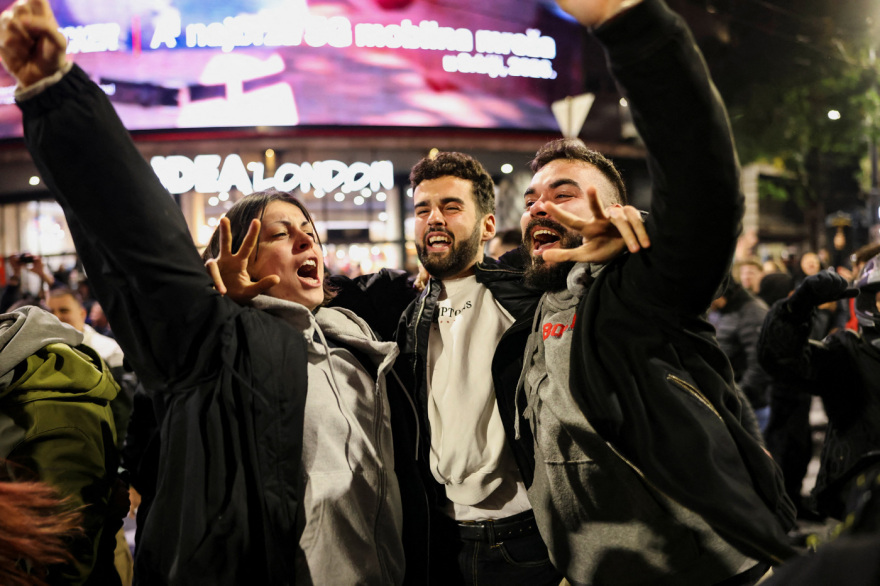 Μεγάλη ανατροπή στις εκλογές στη Σερβία: Ο Βούτσιτς παραδέχτηκε την ήττα του, επικράτησε η «Φοιτητική Λίστα» - Πανηγυρισμοί στο Βελιγράδι, βίντεο