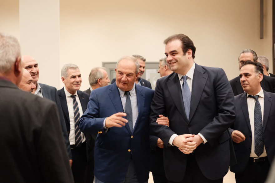 Πιερρακάκης με Καραμανλή και Κοντό από ΣΕΚΕ: Οι αυξήσεις στη φορολογία των καπνικών προϊόντων θα είναι λελογισμένες και θα τεθούν σε ισχύ από το 2036