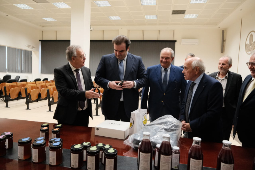 Πιερρακάκης με Καραμανλή και Κοντό από ΣΕΚΕ: Οι αυξήσεις στη φορολογία των καπνικών προϊόντων θα είναι λελογισμένες και θα τεθούν σε ισχύ από το 2036