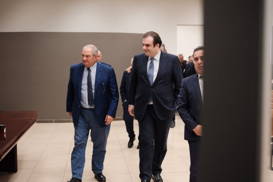 Πιερρακάκης με Καραμανλή και Κοντό από ΣΕΚΕ: Οι αυξήσεις στη φορολογία των καπνικών προϊόντων θα είναι λελογισμένες και θα τεθούν σε ισχύ από το 2036
