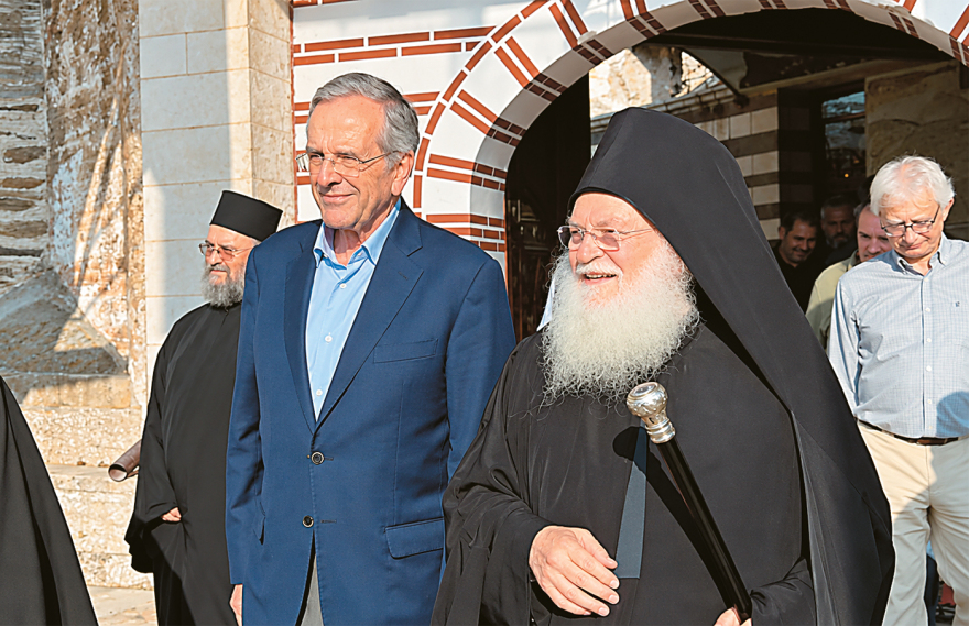 Γιατί τρέχουν όλοι στο Άγιο Όρος - Ψέλνουν στη Σιμωνόπετρα και ακούγεται στην... κάλπη