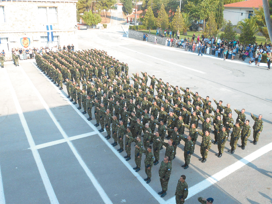 Στρατιωτική θητεία: Πρώτα ο στρατός, μετά το πανεπιστήμιο για τους 18χρονους