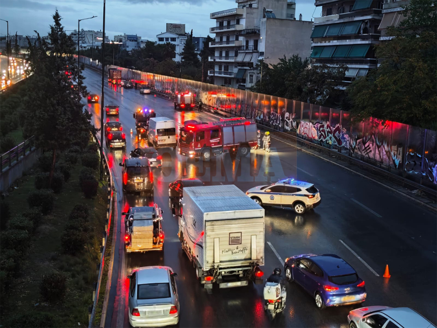 Κολλημένος και στα δύο ρεύματα ο Κηφισός, στην άνοδο από παραλιακή, στην κάθοδο από Μεταμόρφωση - Μποτιλιάρισμα σε λ. Αθηνών και Ποσειδώνος