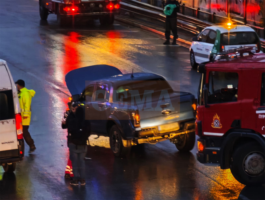 Κολλημένος και στα δύο ρεύματα ο Κηφισός, στην άνοδο από παραλιακή, στην κάθοδο από Μεταμόρφωση - Μποτιλιάρισμα σε λ. Αθηνών και Ποσειδώνος