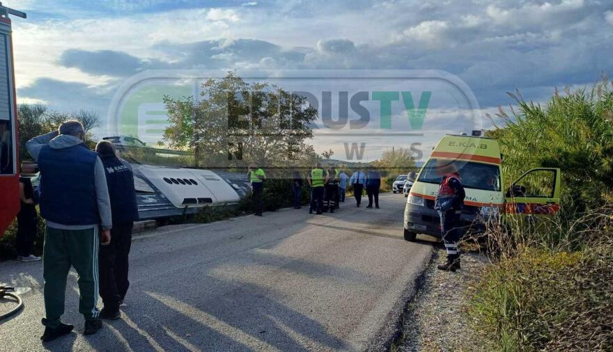 Εκτροπή λεωφορείου του Πολεμικού Ναυτικού σε παράδρομο της Ιόνιας Οδού, 13 τραυματίες